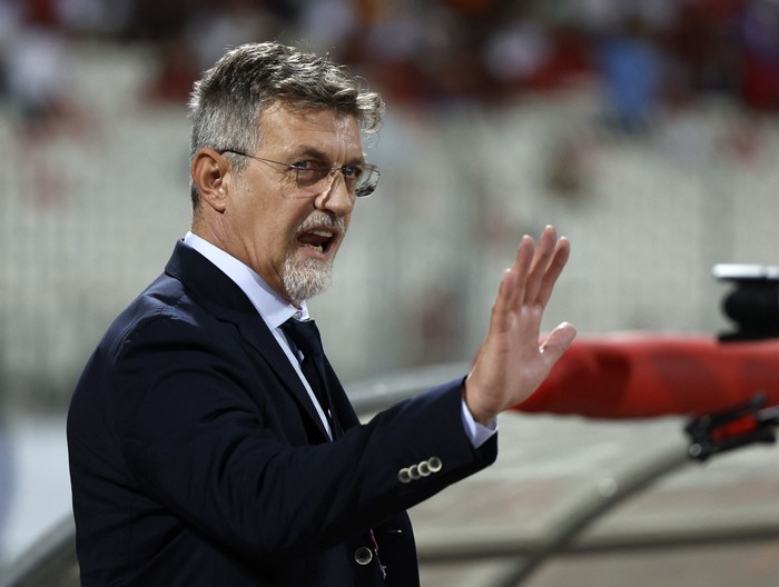 Pelatih Bahrain Dragan Talajic Soccer Football - World Cup - Asian Qualifiers - Third Round - Group C - Bahrain v Indonesia - Bahrain National Stadium, Riffa, Bahrain - October 10, 2024 Bahrain coach Dragan Talajic before the match REUTERS/Hamad I Mohammed