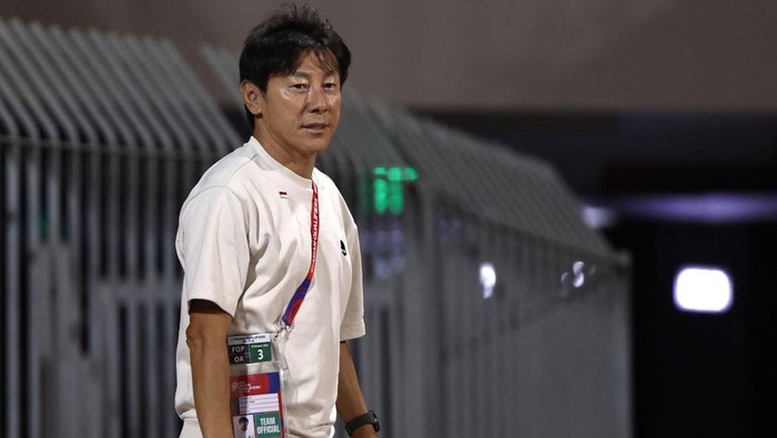 Soccer Football - World Cup - Asian Qualifiers - Third Round - Group C - Bahrain v Indonesia - Bahrain National Stadium, Riffa, Bahrain - October 10, 2024 Indonesia coach Tae-Yong Shin before the match REUTERS/Hamad I Mohammed