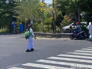 Penampakan Fenomena Hari Tanpa Bayangan di Kota Surabaya Penampakan Fenomena Hari Tanpa Bayangan di Kota Surabaya