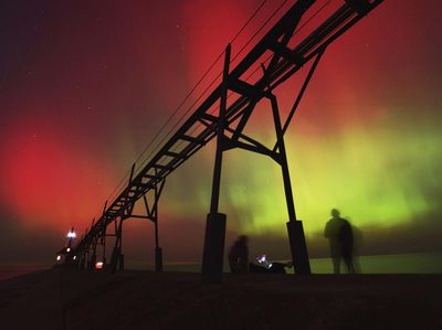 Pesona Aurora Borealis Menerangi Langit Kanada-Eropa