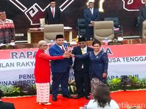 Resmi Dilantik, Emi Nomleni Kembali Pegang Palu Pimpinan DPRD NTT Resmi Dilantik, Emi Nomleni Kembali Pegang Palu Pimpinan DPRD NTT