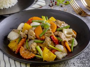 Resep Tumis Daging dan Sayuran Lada Hitam yang Renyah Pedas