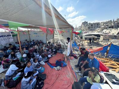 Semangat Belajar Anak-anak Palestina di Tengah Bombardir Israel