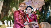 8 Foto Mitoni Shandy Purnamasari-Juragan 99, Ramai Dihadiri Rekan Artis