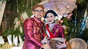 8 Foto Mitoni Shandy Purnamasari-Juragan 99, Ramai Dihadiri Rekan Artis