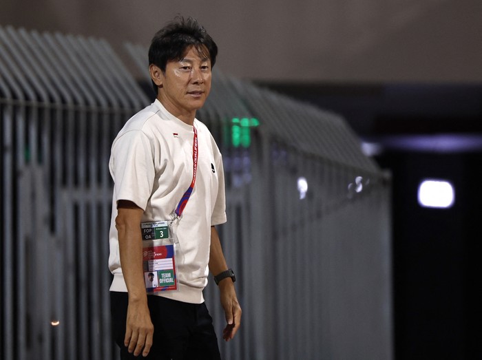 Soccer Football - World Cup - Asian Qualifiers - Third Round - Group C - Bahrain v Indonesia - Bahrain National Stadium, Riffa, Bahrain - October 10, 2024 Indonesia coach Tae-Yong Shin before the match REUTERS/Hamad I Mohammed