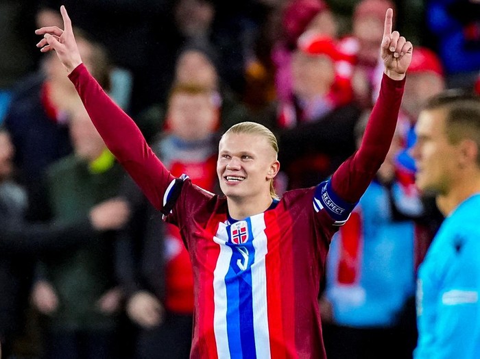 Soccer Football - UEFA Nations League - Group G - Norway v Slovenia - Ullevaal Stadion, Oslo, Norway - October 10, 2024 Norway's Erling Braut Haaland celebrates scoring their first goal Terje Pedersen/NTB via REUTERS    ATTENTION EDITORS - THIS IMAGE WAS PROVIDED BY A THIRD PARTY. NORWAY OUT. NO COMMERCIAL OR EDITORIAL SALES IN NORWAY.