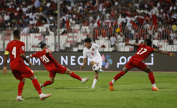 Soccer Football - World Cup - Asian Qualifiers - Third Round - Group C - Bahrain v Indonesia - Bahrain National Stadium, Riffa, Bahrain - October 10, 2024 Indonesias Rafael Struick scores their second goal REUTERS/Hamad I Mohammed