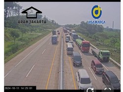 Ada Truk Terbakar, Begini Suasana Jalan Tol Semarang-Batang KM 359