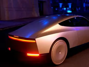 Elon Musk Pamer Taksi Robot Futuristik Cybercab