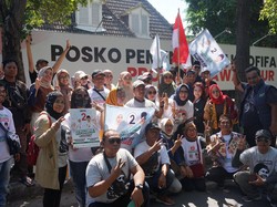 Jumat Berkah, Tim Pemenangan Khofifah-Emil Berbagi 2.000 Nasi Bungkus