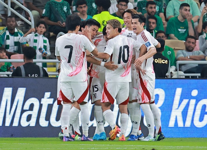 Soccer Football - World Cup - Asian Qualifiers - Third Round - Group C - Saudi Arabia v Japan - King Abdullah Sport City, Jeddah, Saudi Arabia - October 10, 2024 Japans Daichi Kamada celebrates scoring their first goal with teammates REUTERS/Stringer