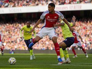 Arsenal Doyan Banget Koleksi Kartu Merah