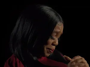 Tangis Putri R. Kelly yang Pernah Jadi Korban Pelecehan Seksual Ayahnya