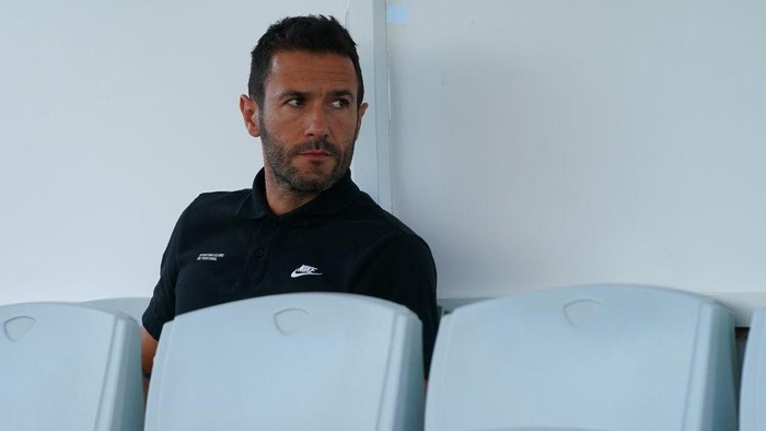 FARO, PORTUGAL - JULY 19:  Hugo Viana of Sporting CP before the start of the Pre-Season Friendly match between Sporting CP and KRC Genk at Estadio Algarve on July 19, 2023 in Faro, Portugal.  (Photo by Gualter Fatia/Getty Images)