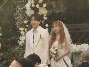 Video: HyunA dan Junhyung Resmi Menikah Video: HyunA dan Junhyung Resmi Menikah