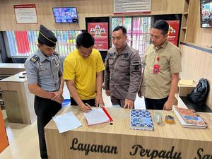 Perwira Brimob Terpidana Persetubuhan ABG Parimo Dieksekusi ke Tahanan Perwira Brimob Terpidana Persetubuhan ABG Parimo Dieksekusi ke Tahanan