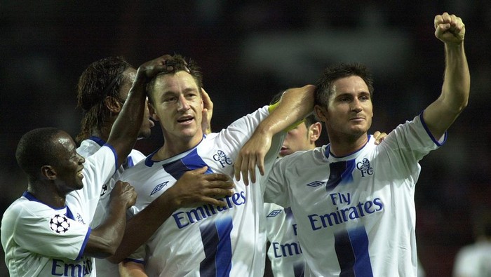 2004-2005 Premier League Championship: John Terry and Franck Lampard (Chelsea) celebrate a goal. (Photo by Eddy LEMAISTRE/Corbis via Getty Images)