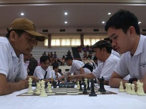 Kala Aktivis Serbu Mabes TNI, Adu Strategi di Atas Papan Catur