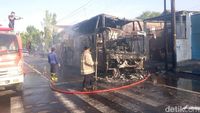 Bus Terbakar di Jalan Poros Nasional Lamongan