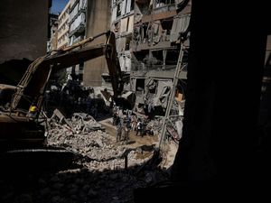 Suasana Kelab Malam di Beirut Jadi Tempat Berlindung Pengungsi Suasana Kelab Malam di Beirut Jadi Tempat Berlindung Pengungsi