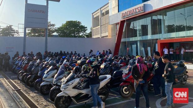 Ratusan sepeda motor rolling thunder ke acara Daihatsu Kumpul Sahabat Makassar