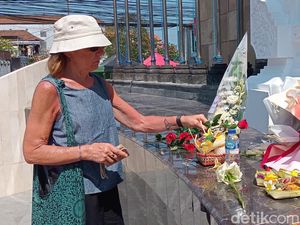 Peringatan 22 Tahun Tragedi Bom Bali, Peziarah Datangi Ground Zero