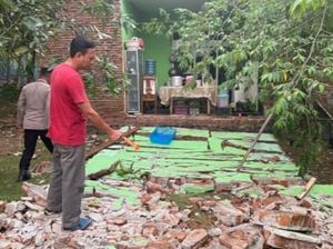 Tragis! Ibu dan Anak Tewas Tertimpa Tembok Rumah Kosong di Cilacap
