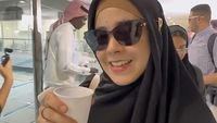 Potret Risty Tagor Kunjungi Pabrik Air Zam Zam hingga Ngopi di Kafe