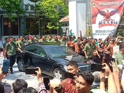 Jokowi Reuni dengan Teman Seangkatan di SMAN 6 Solo
