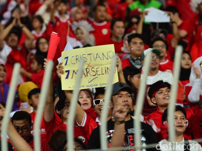 Suporter Timnas Indonesia di Bahrain