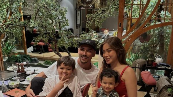 Vincent Verhaag Bahagiakan Istri dengan Kulineran Keliling Dunia