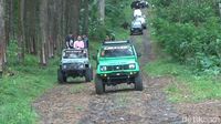 Offroad Menjelajahi Sungai dan Hutan di Kaki Gunung Semeru
