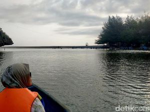 Menikmati Pantai Ngiroboyo Pacitan, Plus Susur Sungai Menikmati Pantai Ngiroboyo Pacitan, Plus Susur Sungai