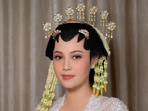 Potret Pernikahan Anggika Bolsterli, Kental Adat Jawa, Maharnya Uang Swiss Potret Pernikahan Anggika Bolsterli, Kental Adat Jawa, Maharnya Uang Swiss