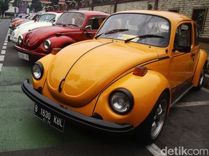 Deretan Mobil Lawas Ramaikan Festival Lintas Melawai Deretan Mobil Lawas Ramaikan Festival Lintas Melawai
