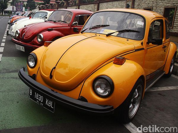 Deretan Mobil Lawas Ramaikan Festival Lintas Melawai