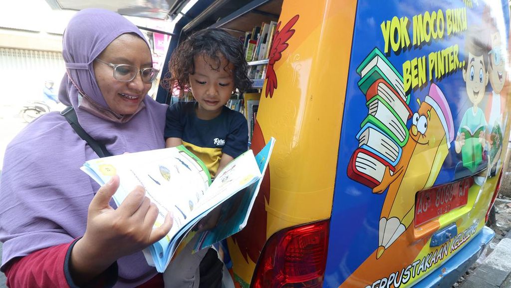 Perpustakaan Keliling Mangkal di Keramaian untuk Dorong Minat Baca Perpustakaan Keliling Mangkal di Keramaian untuk Dorong Minat Baca
