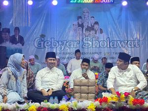 Cawagub Emil Dardak Dapat Doa Khusus dari Gus Kautsar Cawagub Emil Dardak Dapat Doa Khusus dari Gus Kautsar