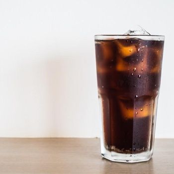 Ilustrasi minuman bersoda/Foto: Freepik.com/mrsiraphol