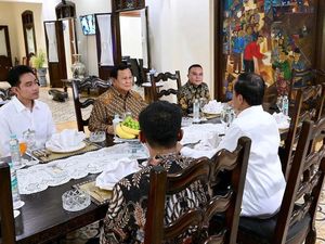 Dua Kali Pertemuan Jokowi-Prabowo Jelang Pergantian Kekuasaan Dua Kali Pertemuan Jokowi-Prabowo Jelang Pergantian Kekuasaan