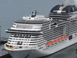 Seorang Wanita Tewas Setelah Terjun ke Laut dari Kapal Pesiar