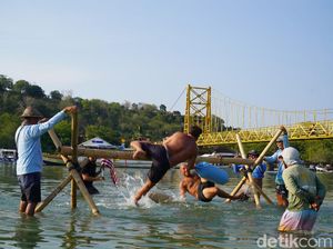 Momen Bule Ikut Lomba Tradisional di Nusa Penida Festival 2024 Momen Bule Ikut Lomba Tradisional di Nusa Penida Festival 2024