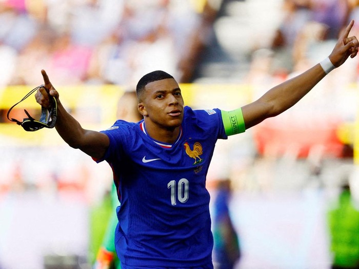 FILE PHOTO: Soccer Football - Euro 2024 - Group D - France v Poland - Dortmund BVB Stadion, Dortmund, Germany - June 25, 2024 France's Kylian Mbappe celebrates scoring their first goal REUTERS/Leon Kuegeler/File Photo