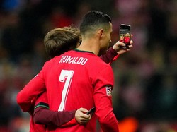 Video Momen Ronaldo Setop Steward Agar Fan Bisa Swafoto