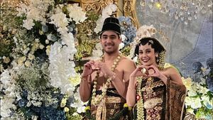 7 Foto Resepsi Pernikahan Anggika Bolsterli, Memukau Pakai Adat Jawa Dodotan