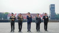 Potret Jokowi dan Prabowo Bersama Kapolri Saat Apel Operasi Mantap Brata