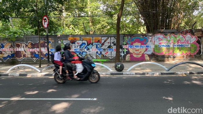 Besi pembatas di wilayah Tamansari Bandung.