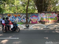 Ornamen Baru di Trotoar Jalan Tamansari untuk Cegah Parkir Liar
