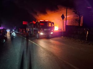 Toko Elektronik di Bone Terbakar, Diduga gegara Sepeda Listrik Meledak